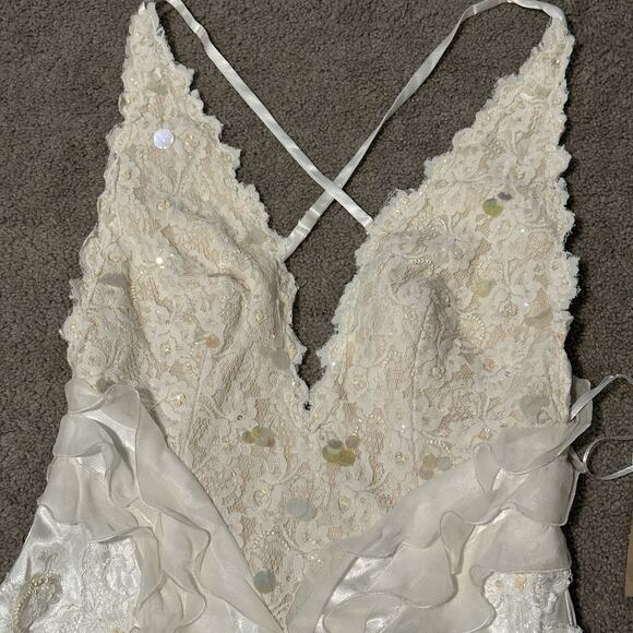 Mandalay Gown 6 Maxi Mermaid V-Neck Ruffle Satin White NWT Bridal Fairy - Picture 3 of 9